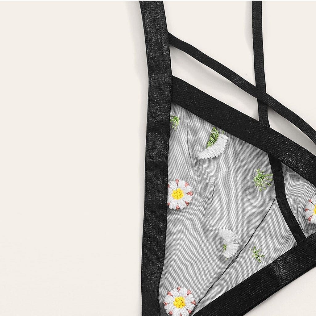 un-ensemble-de-sous-vetements-en-dentelle-avec-des-marguerites-maybella-fr-599